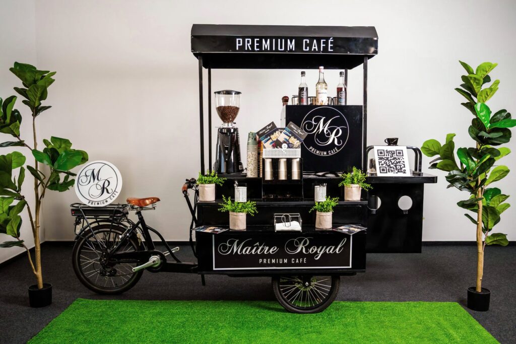 Schwarzes Kaffeerad von Maitre Royal mit Premium-Café-Dach im Fotostudio